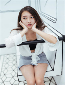 火车上的女孩(2021)