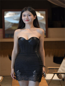 校花在公车上被内射好舒