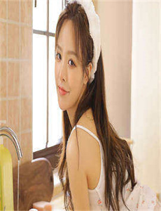 一女被两男吃奶添下A片V