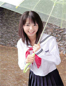 公车挺进她的花蜜